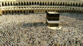السعودية.. فلكية جدة ترصد تعامد القمر الأحدب المتزايد على الكعبة المشرفة