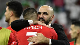 أكثر من مدرب.. الركراكي يستجيب لتوسلات مشجع مغربي (فيديو)