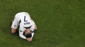 "المدرب يخذله وخصمه يواسيه".. ضاحي خلفان يعلق على بكاء رونالدو 8 شاهد.. دموع رونالدو تنهمر لحظة الخروج من الملعب ومونديال قطر 2022