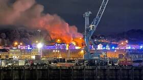 مقتل 3 أشخاص وفقدان آخرين في انفجار وحريق بجزيرة جيرزي البريطانية (فيديو)