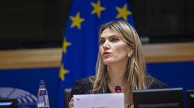 الاتحاد الأوروبي يقيل نائبة رئيسة البرلمان الأوروبي إيفا كايلي