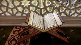 نقابة قراء القرآن الكريم بمصر تتحرك عقب ما تم تداوله لقارئ شهير يتمايل أثناء تلاوة القرآن (فيديو)