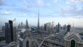 الإمارات تسلّم الدنمارك بريطانيا مطلوبا في جرائم احتيال وغسل أموال