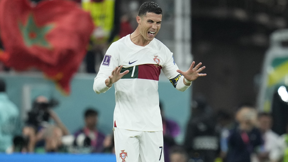 انتظر مكالمة ولم تأت.. كيف تحطم حلم رونالدو قبل توقيعه للنصر!