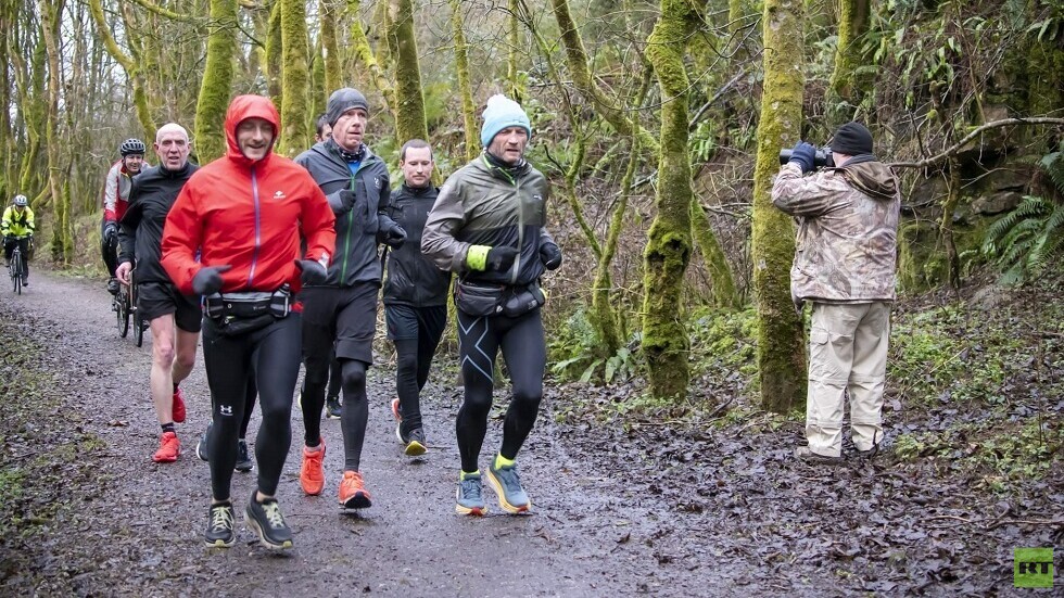 في عام واحد.. بريطاني يركض 365 ماراثونا بهدف جمع مليون جنيه لمكافحة السرطان (صورة + فيديو)
