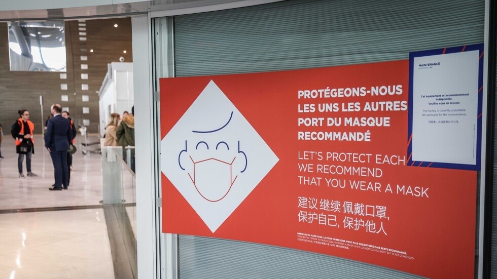 فرنسا تفرض فحوص "كوفيد" على الوافدين من الصين