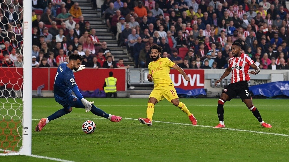 هدف صلاح المثير للجدل والفرص الضائعة.. برينتفورد ينشر شريط مباراته "المجنونة" أمام ليفربول