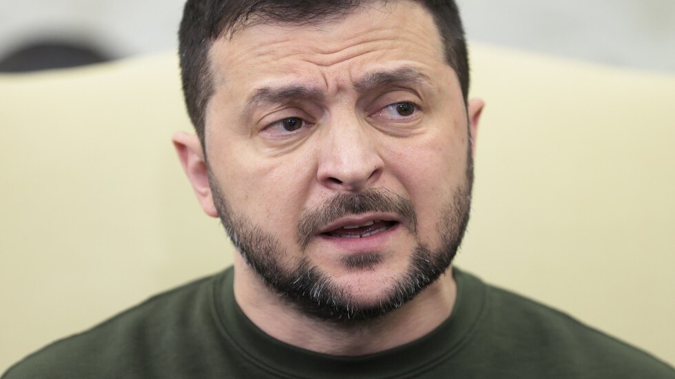 سياسي فرنسي ينتقد زيلينسكي ويصفه ساخرا بالـ