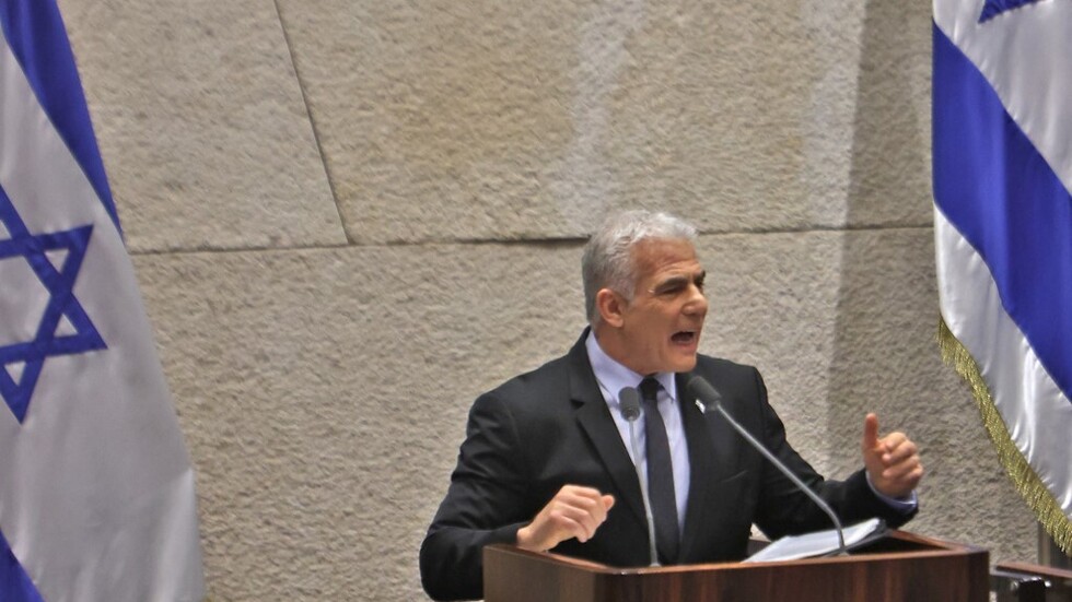 لابيد يعلق على اقتحام بن غفير للمسجد الأقصى