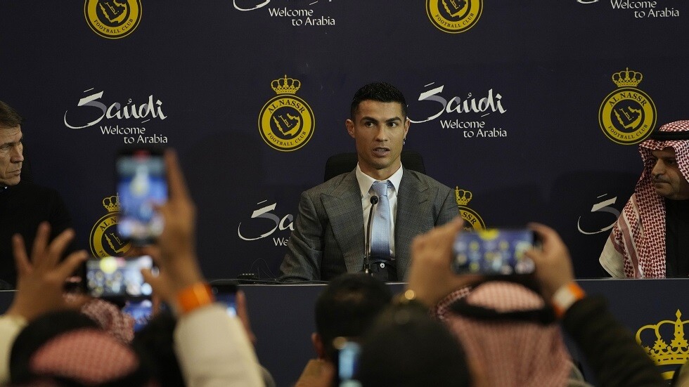 رونالدو يرتكب خطأ جغرافيا أثناء المؤتمر الصحفي مع النصر (فيديو)