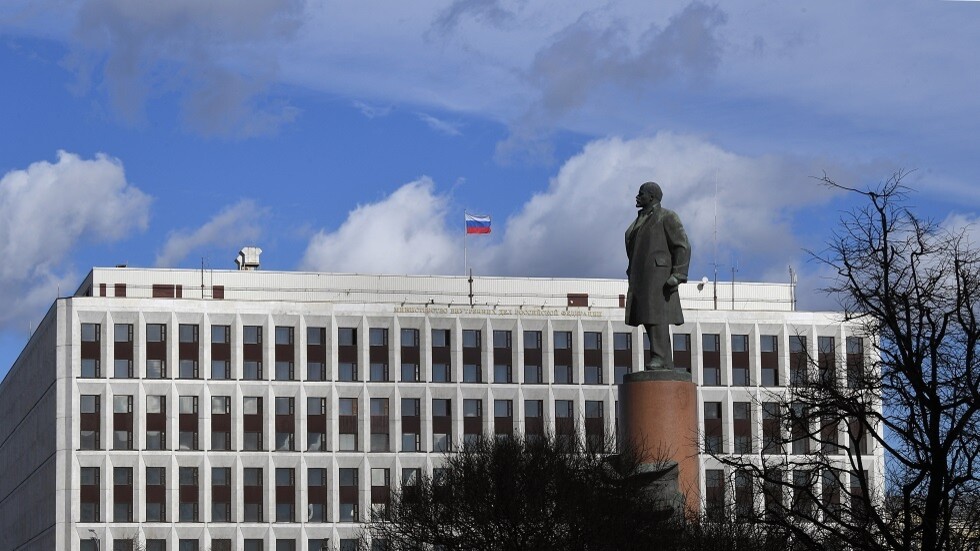 الداخلية الروسية تعد مشروع قانون يستبعد الزواج الوهمي للمهاجرين في روسيا