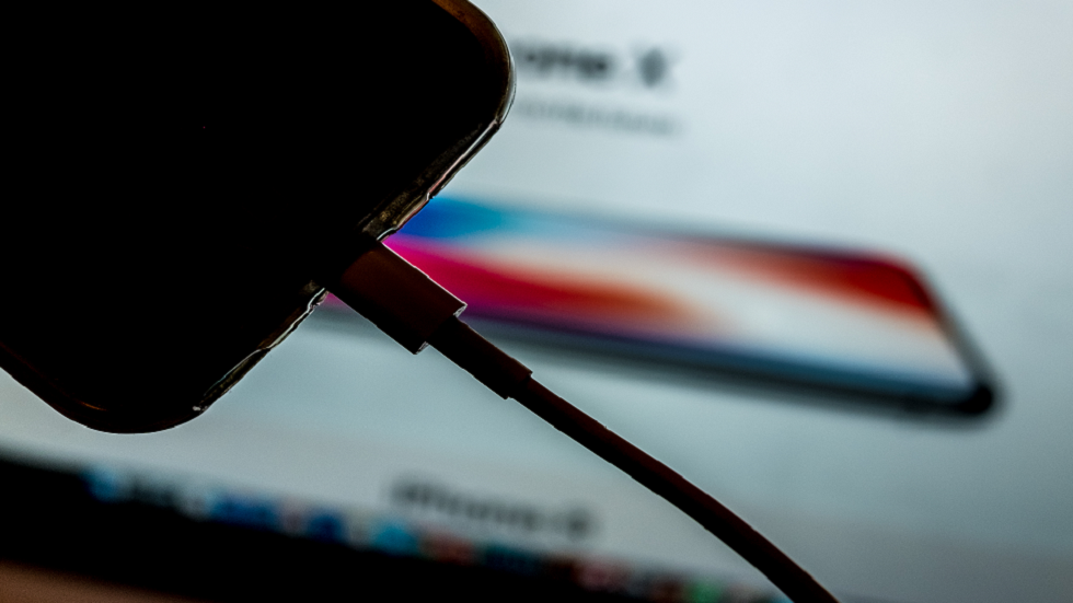 هل بطارية "آيفون" ضعيفة؟.. استبدلها الآن قبل أن ترتفع تكلفة خدمة آبل في عام 2023!