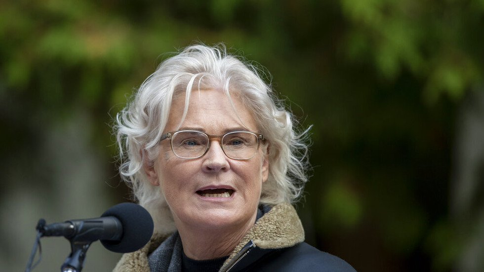 ساسة ألمان يطالبون بإقالة وزيرة الدفاع بعد فضيحة جديدة