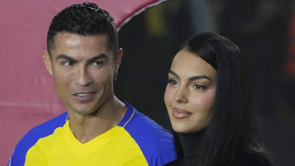 أول كلمة عربية تلفظها جورجينا في السعودية (فيديو)