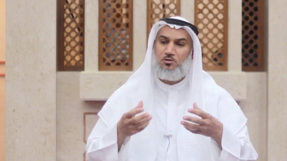 تعامل السلطات كان راقيا.. المقرئ الكويتي ‎محمود الرفاعي يصل إلى الكويت بعد الإفراج عنه في تونس