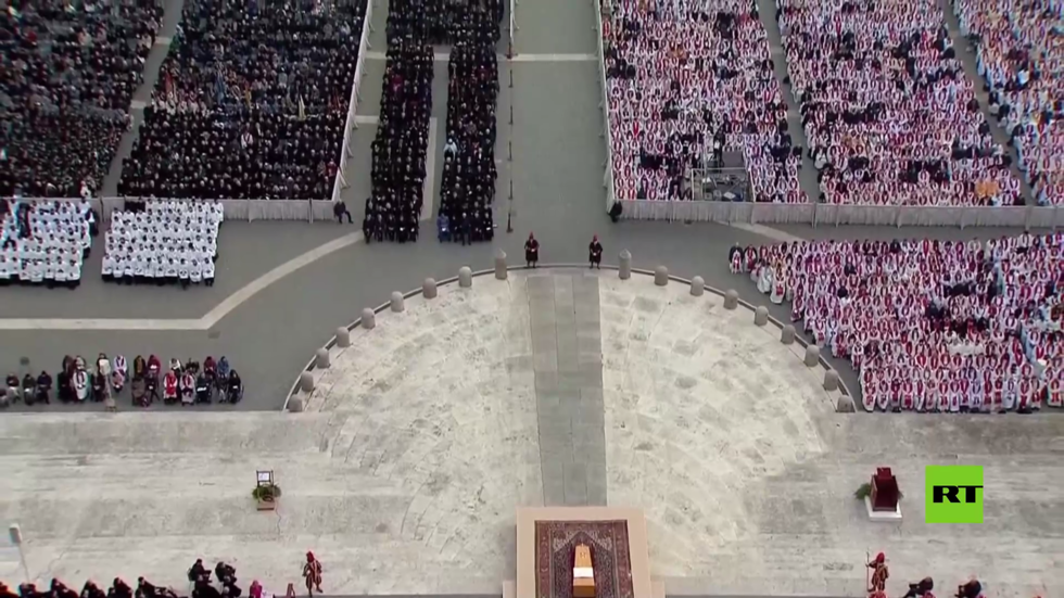 بالفيديو.. مراسم جنازة بنديكتوس السادس عشر في الفاتيكان