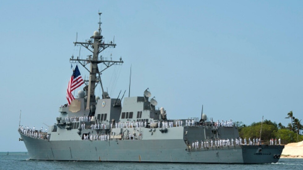 مدمرة أمريكية صاروخية تنفذ مرورا عبر مضيق تايوان