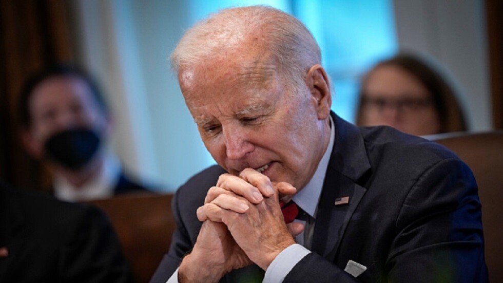 بايدن مطالبا بفعل كل شيء ممكن لمساعدة كييف: النزاع في أوكرانيا وصل إلى نقطة حرجة