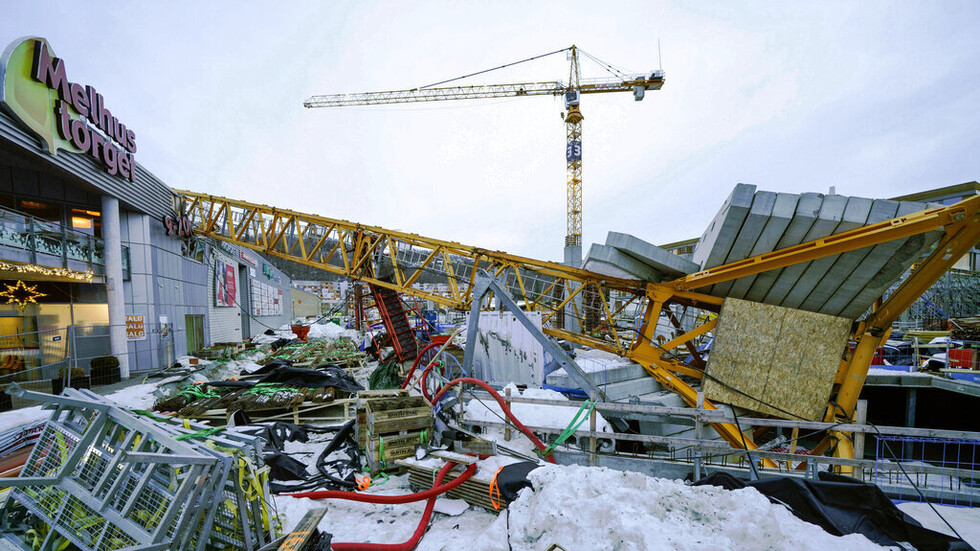 إصابة شخصين إثر سقوط رافعة بمركز تسوق في النرويج