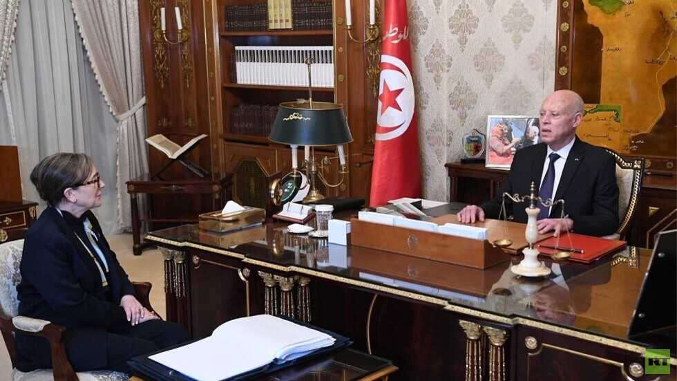 سعيّد يقيل وزيرة التجارة وينهي مهام والي محافظة صفاقس