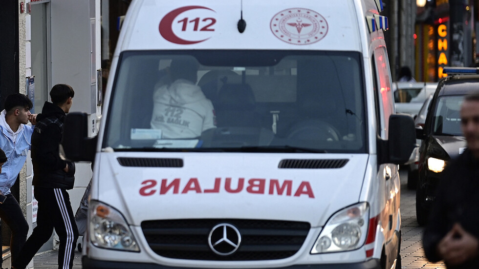 مراسلنا: عدد كبير من الإصابات في انهيار سقف فندق شرقي تركيا (فيديوهات)