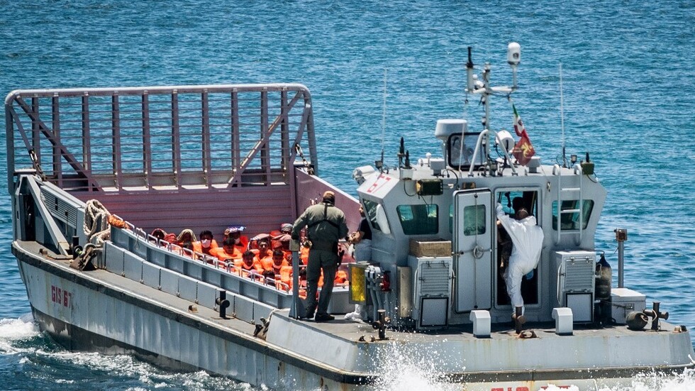 إيطاليا: إنقاذ 56 مهاجرا ونقلهم إلى لامبيدوزا