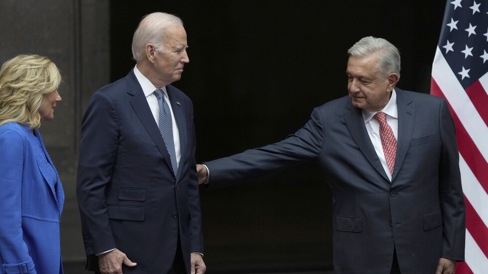 الرئيس المكسيكي يدعو بايدن لإنهاء