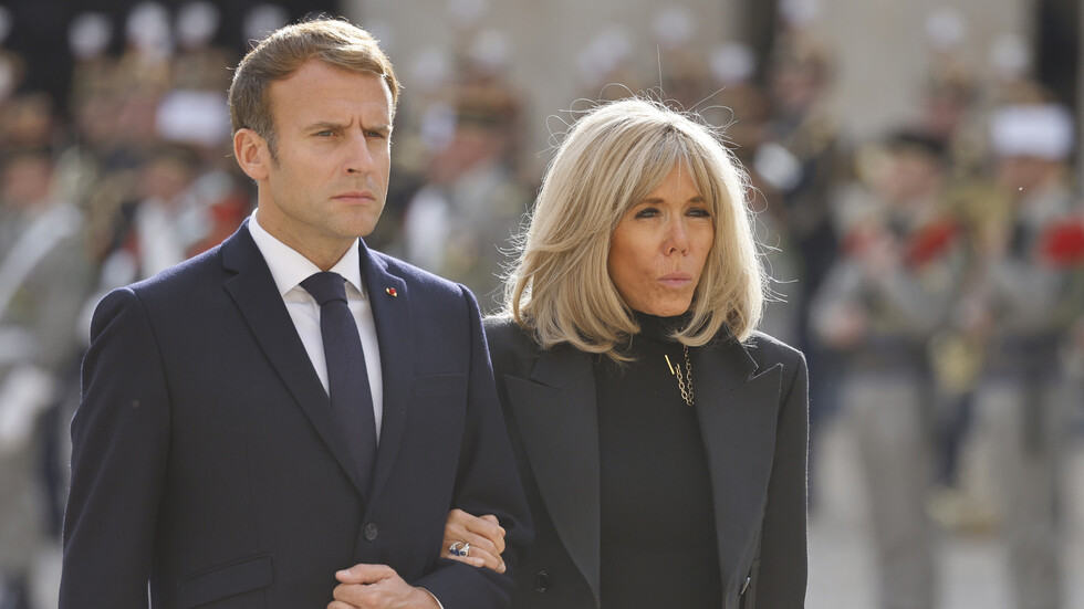 مصاب بالتوحد يحرج ماكرون: أنت قدوة يجب أن لا تتزوج معلمتك! (فيديو)