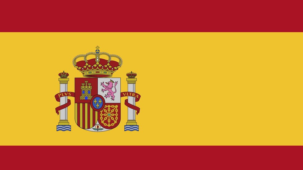 إسبانيا تعيد امرأتين و13 طفلا من مخيمات احتجاز عائلات "جهاديين" في شمال شرق سوريا