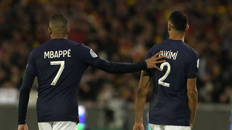 مبابي وحكيمي يعودان إلى تدريبات باريس سان جيرمان