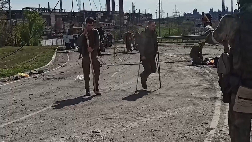 البرلمان الأوكراني يتبنى قانونا يمنح الجنسية لمقاتلي كتيبة "آزوف" النازية الأجانب