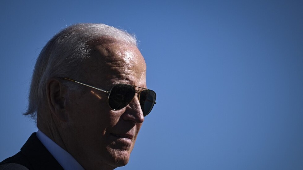 نائب ديمقراطي: بايدن عرض الأمن القومي للخطر