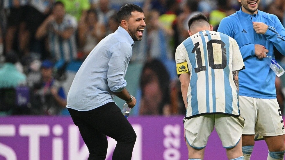 على طريقة ميسي أمام هولندا.. أغويرو يحتفل في دوري بيكيه الخاص