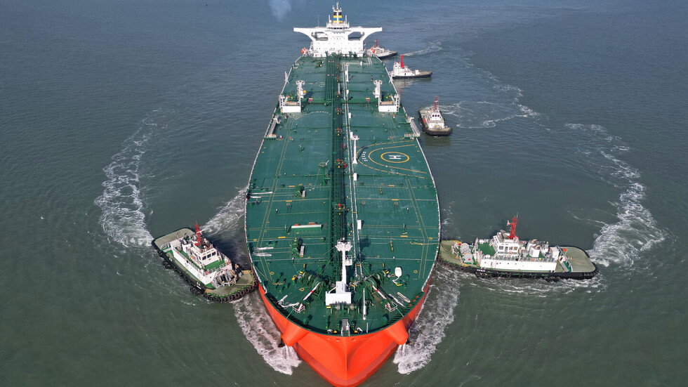 "بلومبرغ" توضح بالأرقام.. روسيا تغلبت على عقوبات الاتحاد الأوروبي النفطية