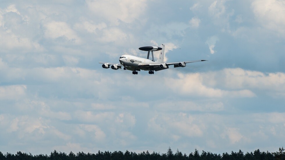 وصول طائرات 