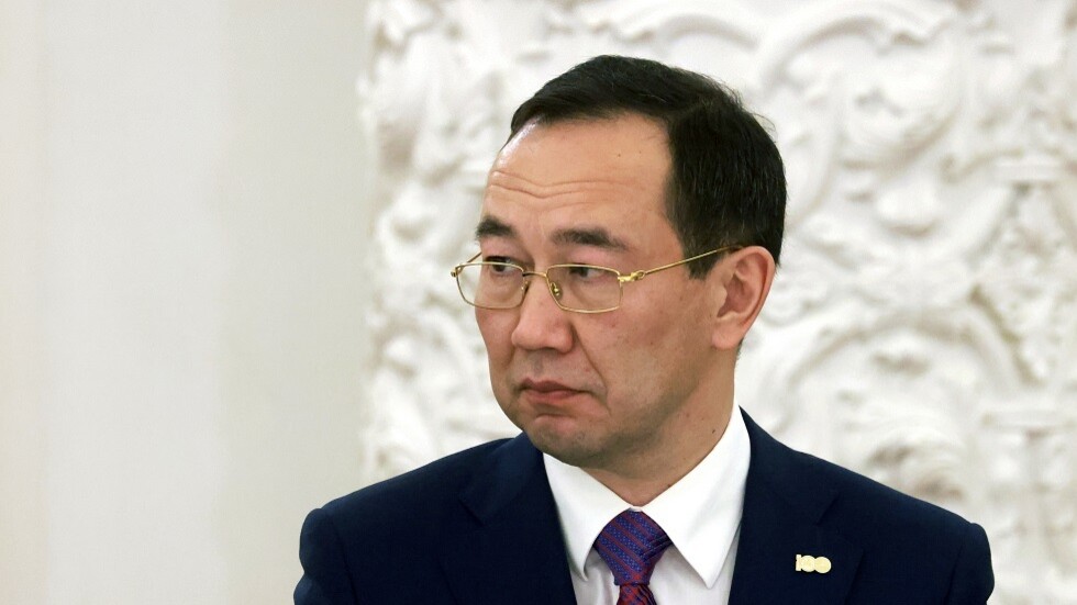 رئيس ياكوتيا يغطس في مياه نهر لينا وسط درجة حرارة أقل من 53 تحت الصفر