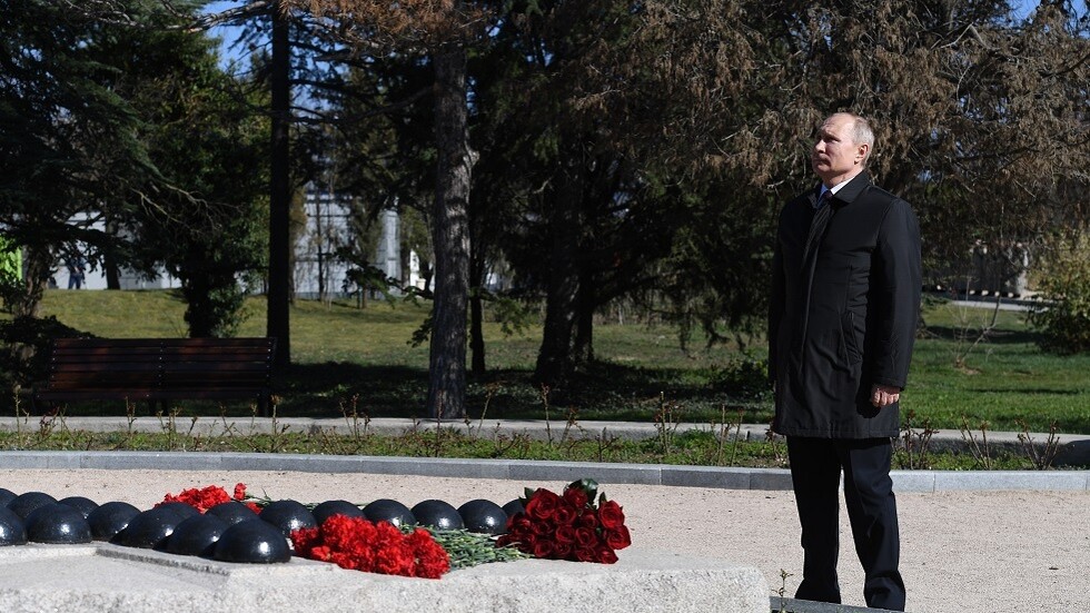 بوتين يشارك في احتفالات رفع الحصار عن لينينغراد