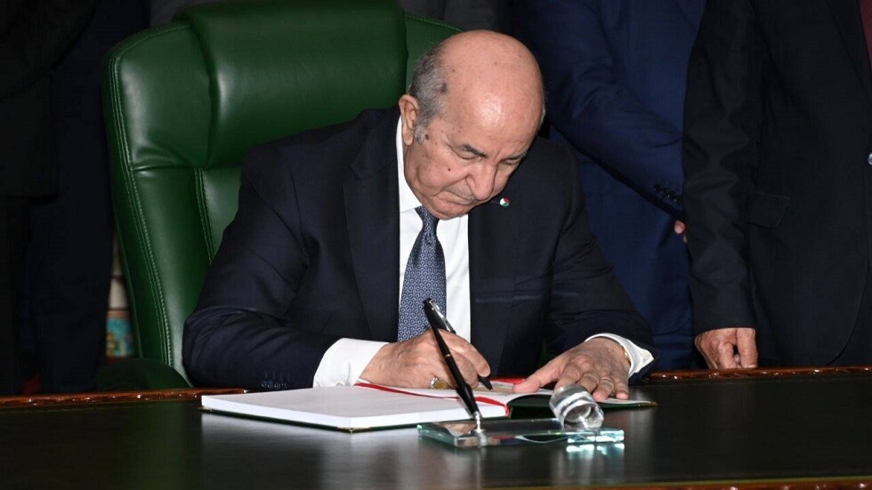 تبون يعفو عن ناشط جزائري بارز