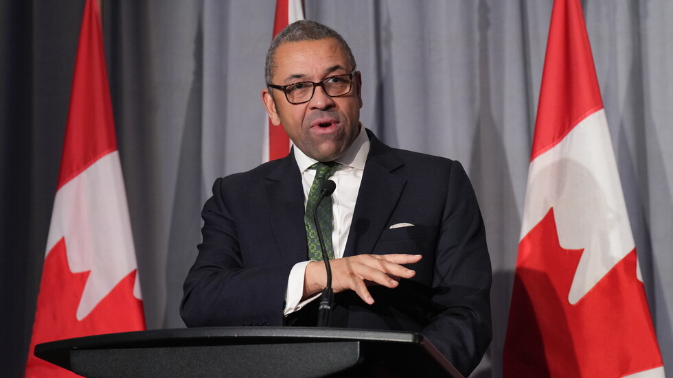 كليفرلي: بريطانيا ستقدم لأوكرانيا أكثر من 200 مدرعة إضافة لدبابات "تشالنجر 2"