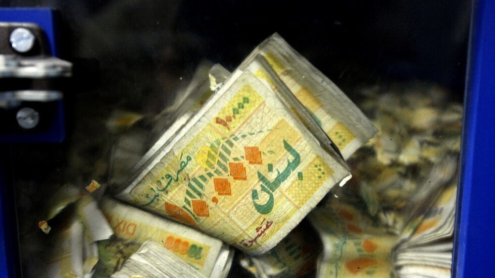 السوق السوداء.. الدولار في لبنان يسجل أعلى مستوى في تاريخ البلاد