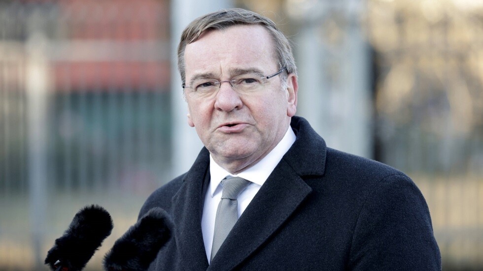 وزير الدفاع الألماني يطلق تحذيرا مبطنا لبولندا في حال أرسلت الدبابات 