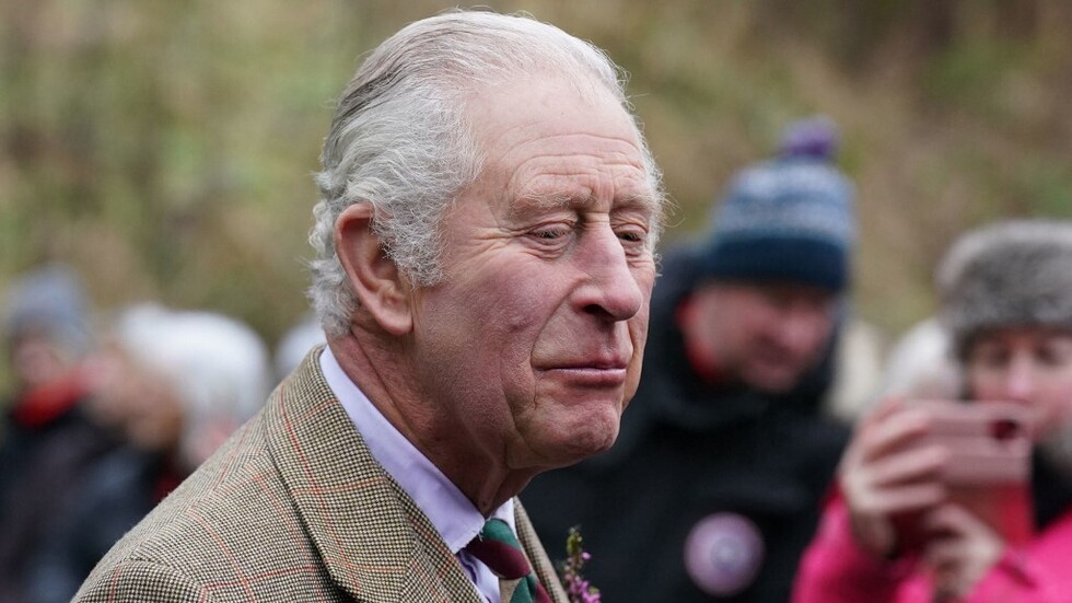 بريطانيا.. الشاب الذي ألقى بالبيض على الملك تشارلز يدفع ببراءته