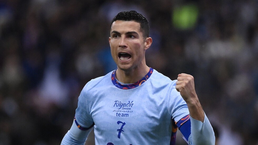 شاهد.. رونالدو يوجه قبلة لجماهير "موسم رياض"