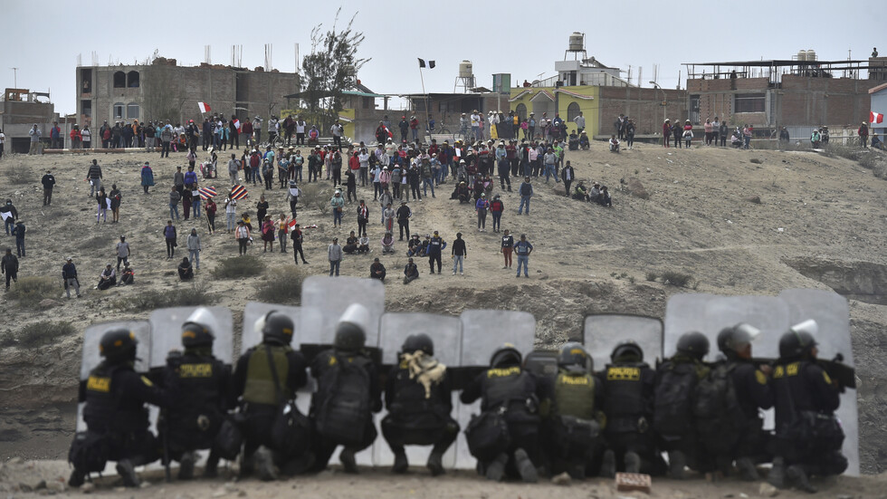 بيرو.. مقتل شخص وإصابة العشرات أثناء الاحتجاجات