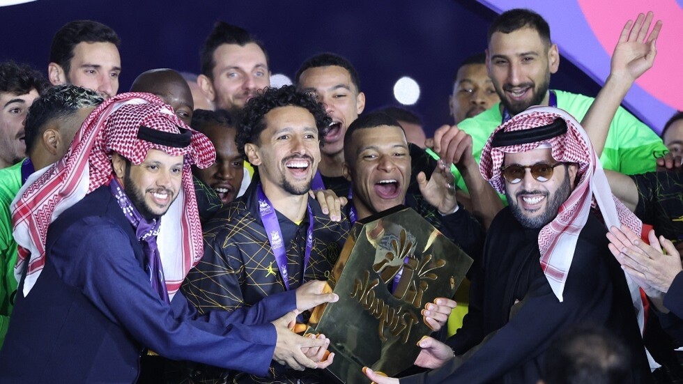 "تذكرة فوق الخيال" الأغلى بتاريخ كرة القدم.. من هو صاحبها وكم دفع وماذا حقق؟ (فيديو)