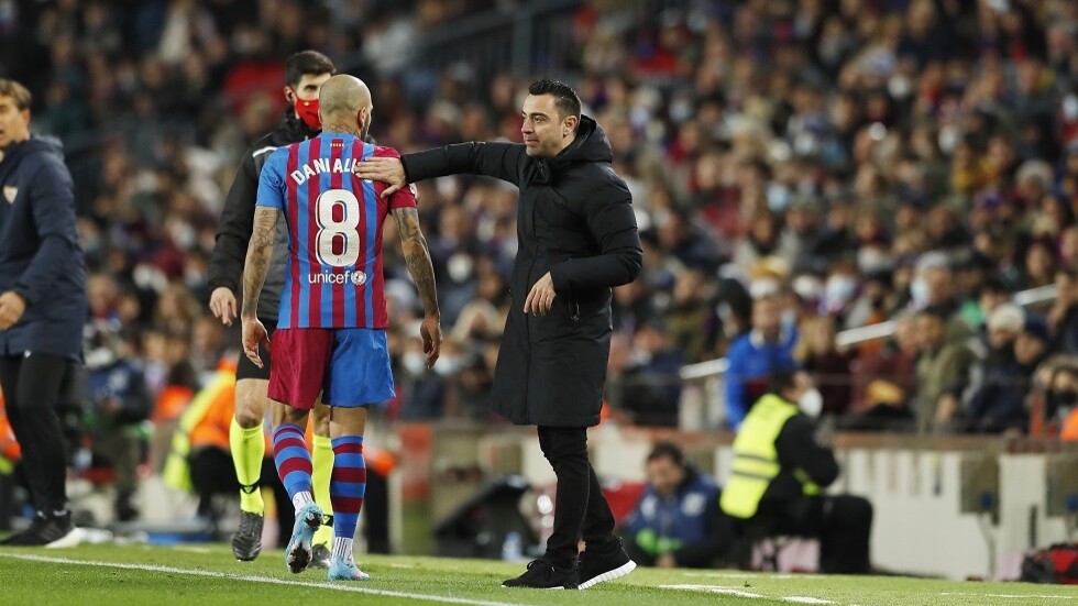 تشافي يعلق على اعتقال داني ألفيس على خلفية اتهامه بـ"الاعتداء الجنسي"