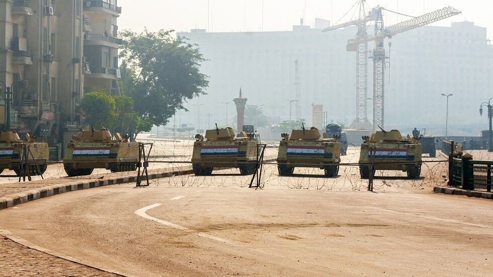 مصر.. الإفراج عن صفوان ثابت ونجله سيف