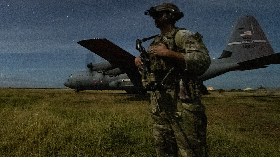 القيادة الأمريكية في إفريقيا  تعلن شن ضربة جماعية ضد حركة "الشباب" في الصومال