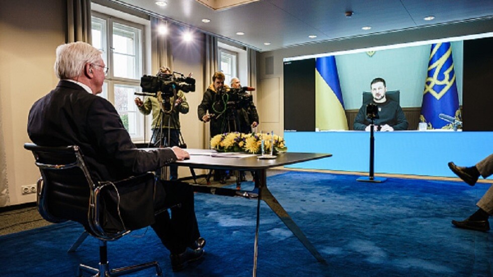 انتقادات لزيلينسكي بعد طلبه دبابات حديثة وصواريخ بعيدة المدى