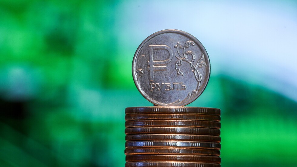 أداء متباين للعملة الروسية في بورصة موسكو